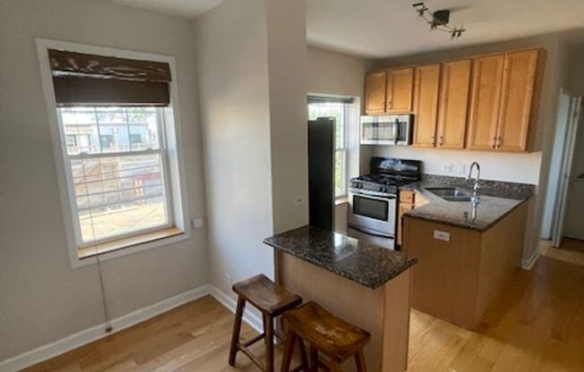 1 bed, 1 bath, $1,600