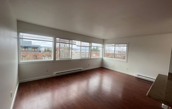 2 beds, 1 bath, $1,995, Unit 301