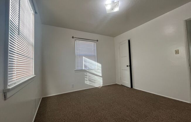 2 beds, 1 bath, $1,900