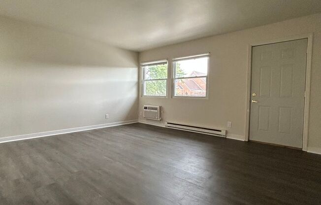 1 bed, 1 bath, 815 sqft, $845