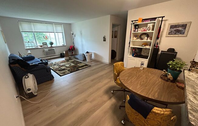 2 beds, 1 bath, $1,295, Unit 109