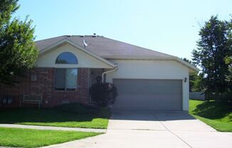 Spacious 2 bedroom duplex in great neighborhood!