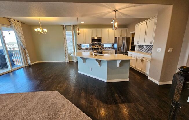 Beautiful 5 Bedroom, 3.5 Bath, 4 Car Garage Home in Meridian Ranch