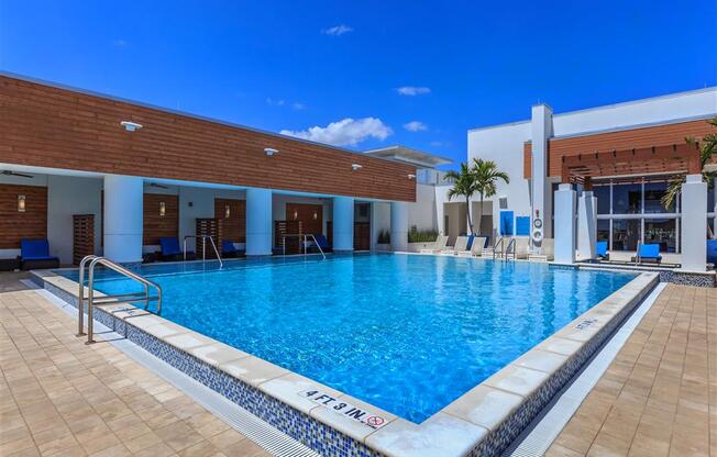 Hermitage_Apartments_Pool_1_Saint_Petersburg_FL