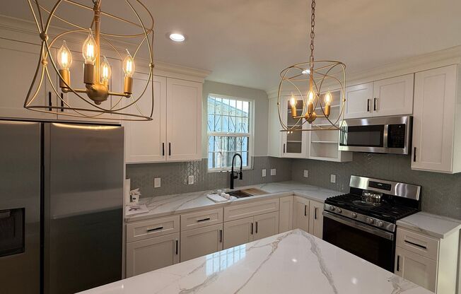 EPIC REA: Charming 2 Bed/ 1 Bath Home in Oakland’s Foothill Neighboorhood