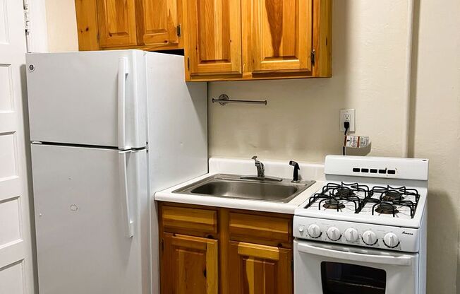 1 bed, 1 bath, $1,100, Unit Unit 6