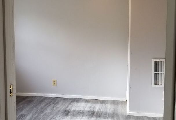 2 beds, 1 bath, $1,300