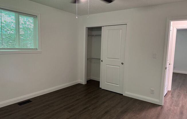 3 beds, 1 bath, 1,300 sqft, $1,450, Unit 3001