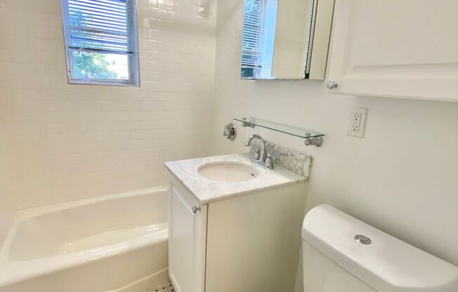 Spacious 1-Bedroom Apartment in Coolidge Corner – 1 Month Free!