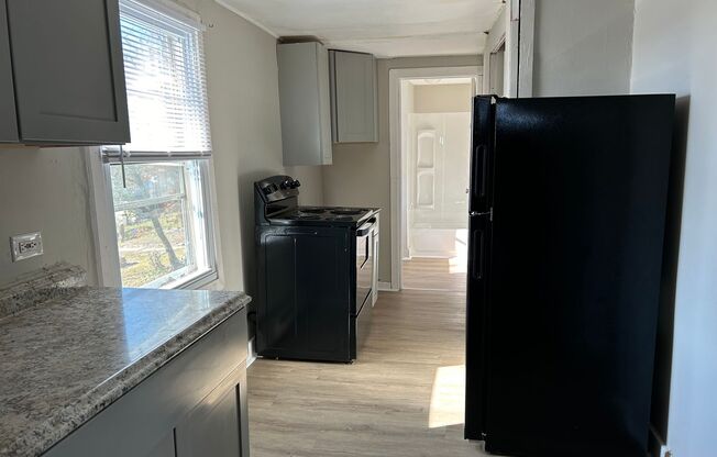 1 bed, 1 bath, $950, Unit 1403 2nd Street Unit B