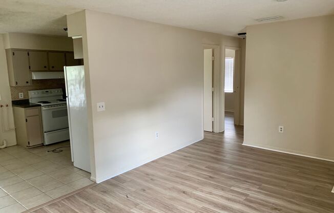 2 beds, 1.5 baths, 809 sqft, $1,200, Unit 12