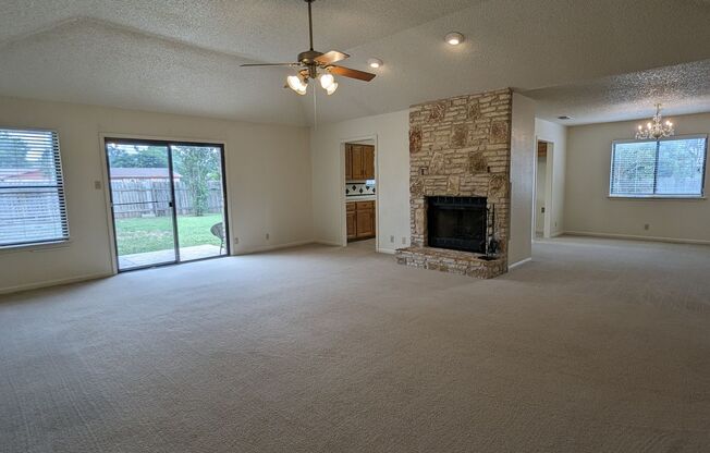 Corner Lot 3 Bed/2 Bath In Georgetown