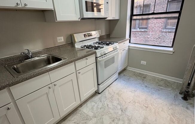 2 beds, 1 bath, 672 sqft, $1,165, Unit CA 133-2E