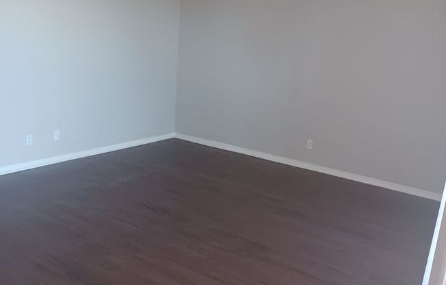 2 beds, 1 bath, 1,000 sqft, $920, Unit 24