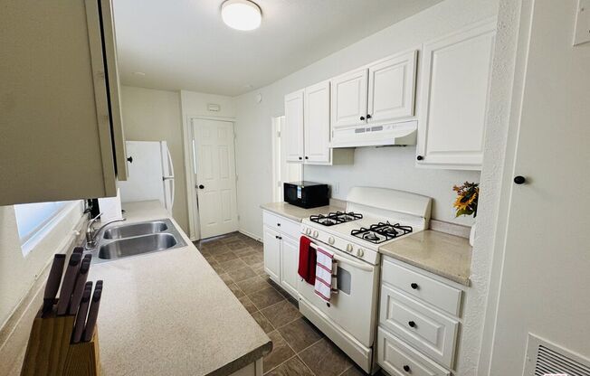 644 W 81 ST