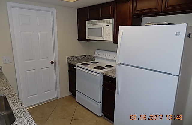 3 beds, 2 baths, $1,650