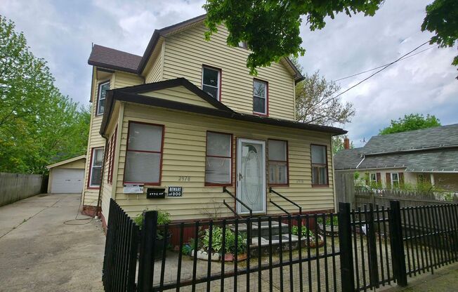2976 - 2978 W 32nd St