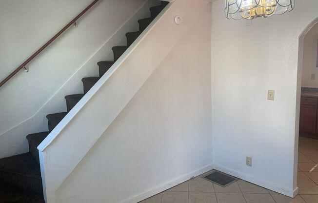 2 Bedroom House with Parking Near Downtown York