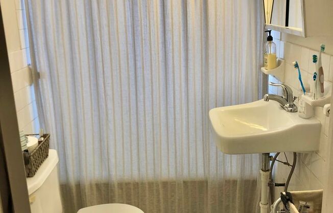 1 bed, 1 bath, 700 sqft, $1,195, Unit 205