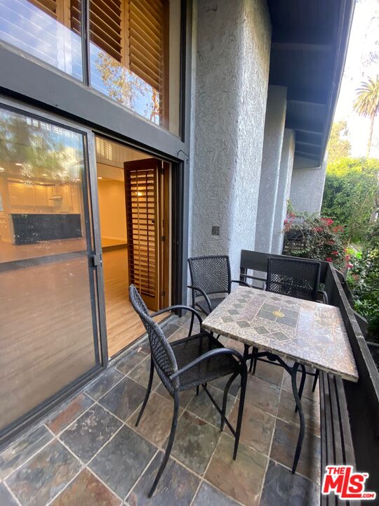 1937 S Beverly Glen Blvd