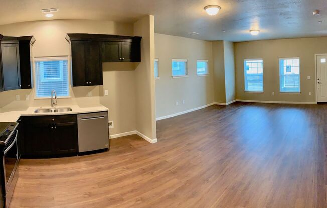New Townhome Steps from Willamette River