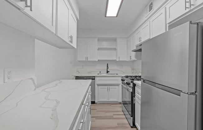 2 beds, 1 bath, 880 sqft, $1,750, Unit 242