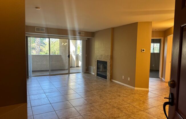 ***SCENIC SCRIPPS RANCH***2/2 CONDO W/ TANDEM 2 CAR DETACHED GARAGE***PET FRIENDLY***