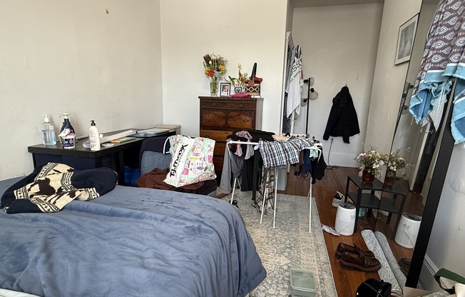 3 beds, 1 bath, $4,650, Unit 19
