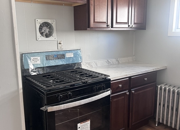 2 beds, 1 bath, $2,800, Unit 2