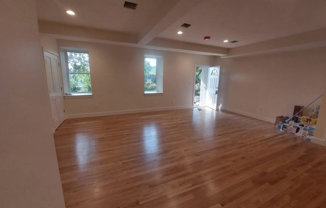 Studio, 1 bath, 650 sqft, $1,900, Unit 2