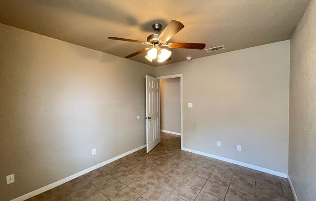 3 beds, 2 baths, 1,296 sqft, $1,250, Unit Unit B