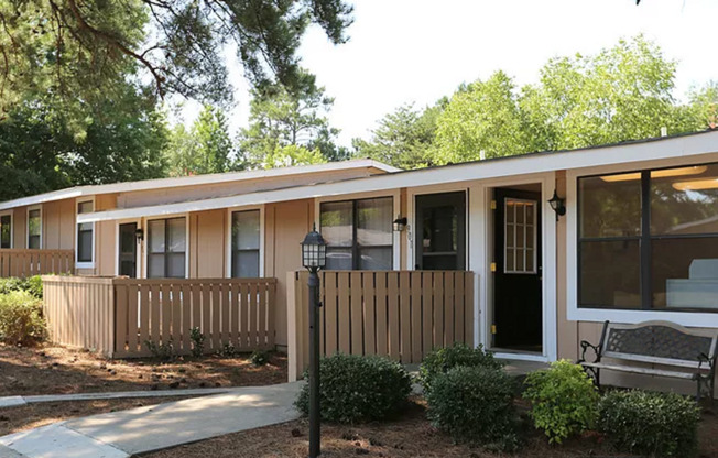 2 beds, 2 baths, 864 sqft, $900, Unit 201