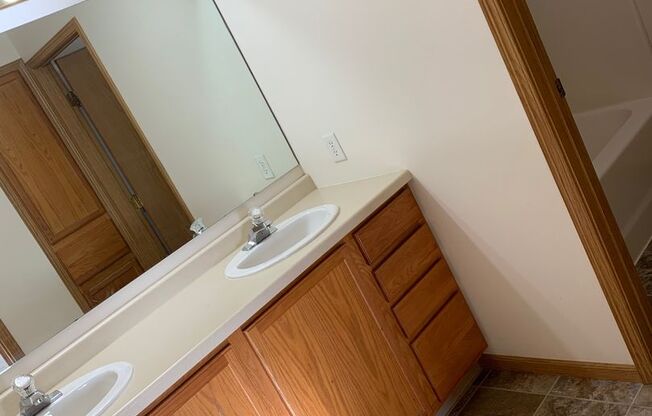 2 beds, 1 bath, 1,000 sqft, $925, Unit 314