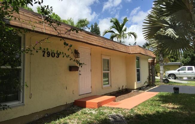 Great Renovated 3/1 |  Quiet family neighborhood