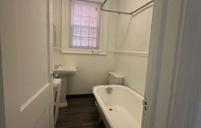 1 bed, 1 bath, 750 sqft, $1,350, Unit 215-1