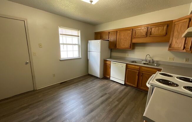 3 beds, 1 bath, $1,200