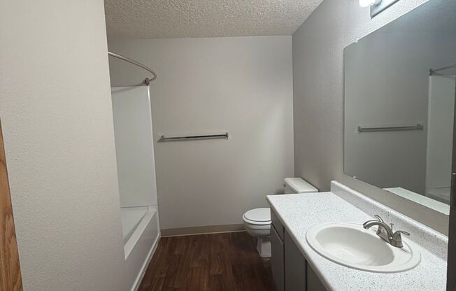 2 beds, 2 baths, 1,070 sqft, $1,595, Unit 18-201