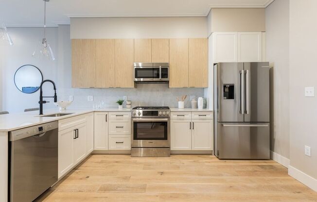 1 bedroom den for 9/1 with garage parking!