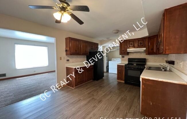 1744 QUEENSBURY CIR