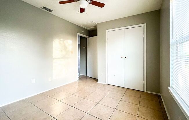 2 beds, 1 bath, 700 sqft, $783, Unit Unit 14