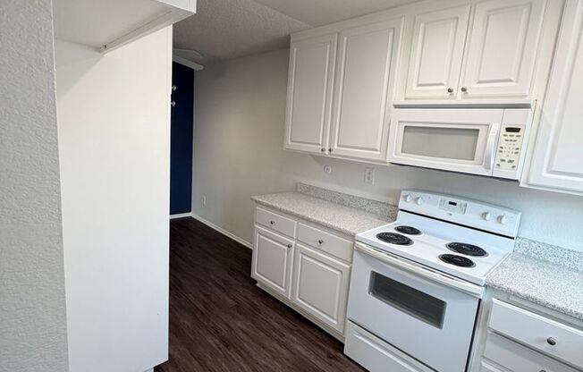 2 beds, 1 bath, 890 sqft, $2,590, Unit 304