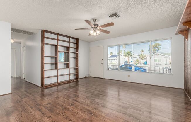 Well maintained Single Story Home in the heart of Las Vegas!