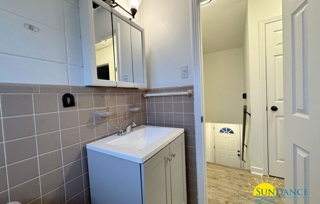 2 beds, 1 bath, $1,395, Unit UNIT 2