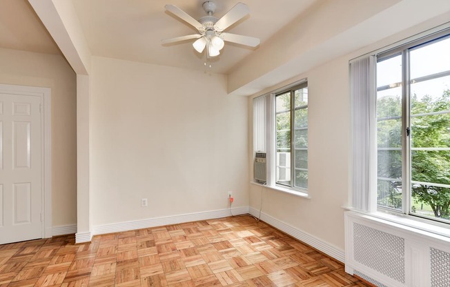 Unfurnished Living Room at Majestic, Washington, Washington