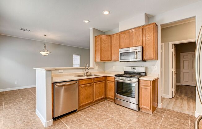 Beautiful 4 bedroom 3 bath home in Mountains Edge