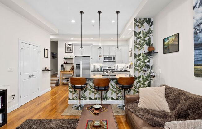 New 2BR2BA Condo in Jefferies Point with Backyard