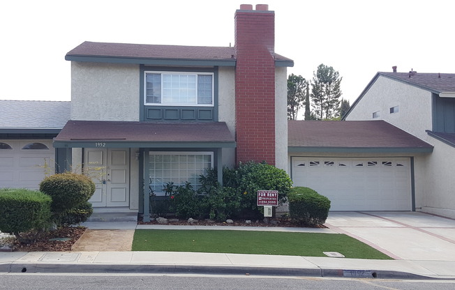 3bd 2.5ba House w/yard, garage