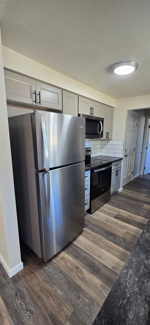 Fully Remodeled 2 Bedroom Townhome!