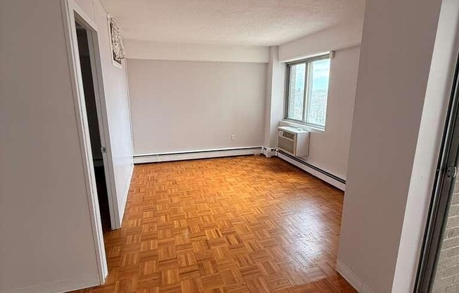 2 beds, 1 bath, 940 sqft, $2,500, Unit 6J