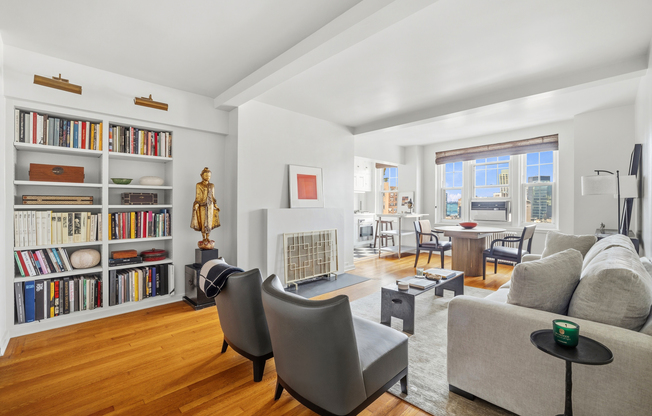 302 W 12 ST